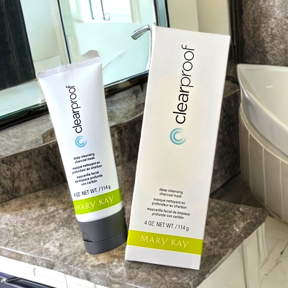 Mary Kay Clearproof Charcoal Mask with Green Accents